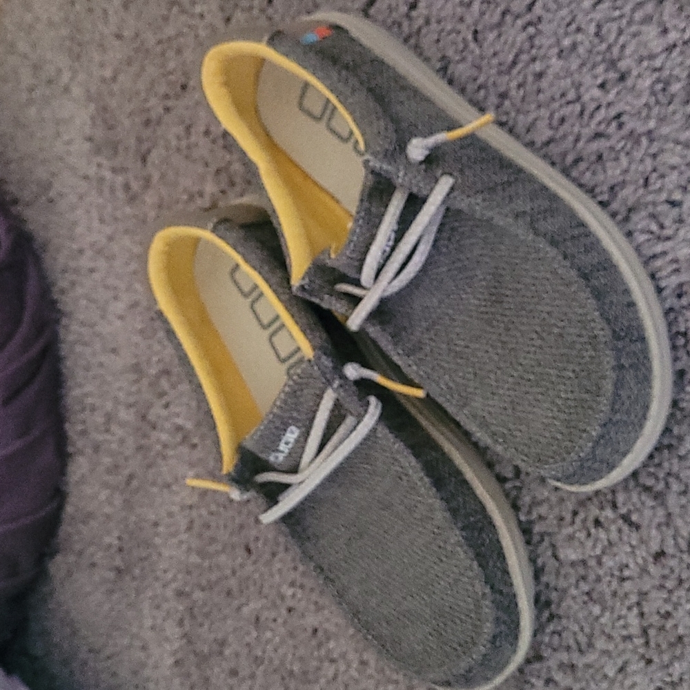 Like new Hey Dude shoes